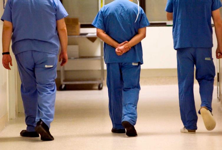 Médicos en hospital