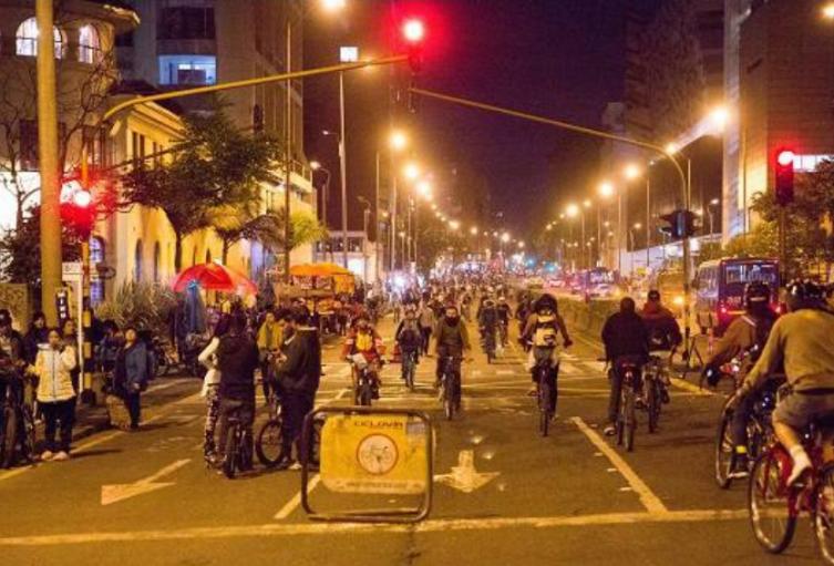 Ciclovía nocturna de Bogotá