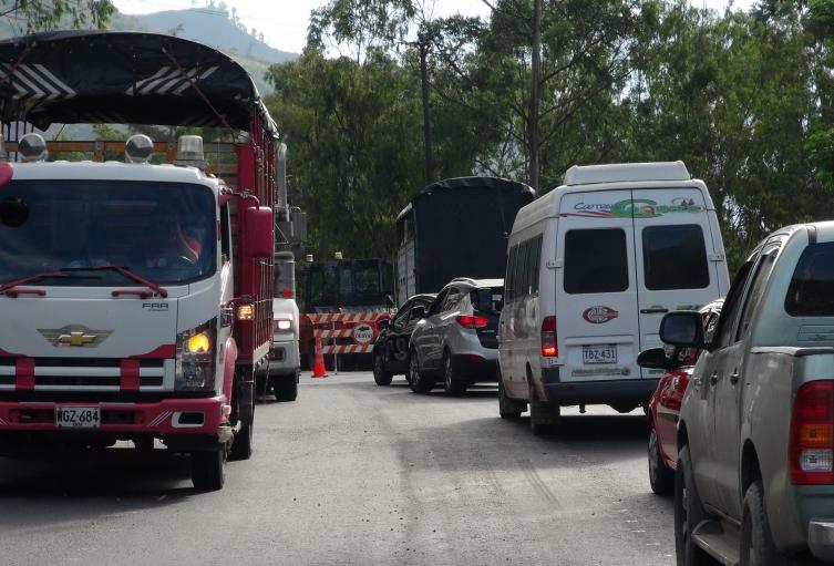 Transito congestionado Vía al Llano