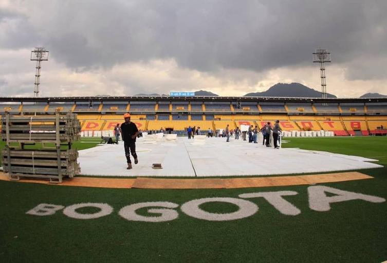 Montaje del concierto de Roger Waters en El Campín de Bogotá