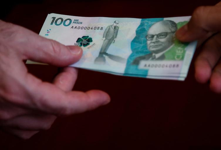 Billetes de 100 mil pesos colombianos. Billetes de 100 mil pesos colombianos