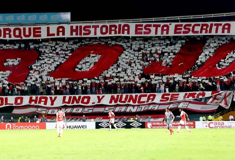 HINCHAS DE SANTA FE EN EL ESTADIO EL CAMPIN