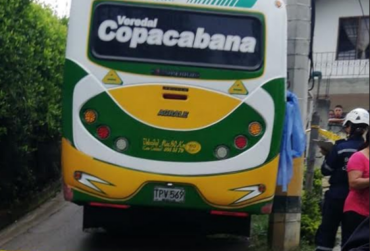 El menor iba en este bus de Copacabana, Antioquia.