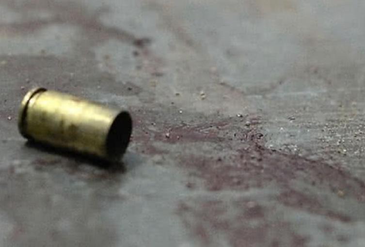 Al esmeraldero le dispararon desde una motocicleta en movimiento.