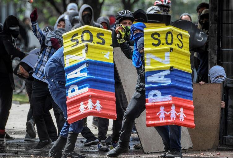 Protestas estudiantiles en las que aparecen encapuchados