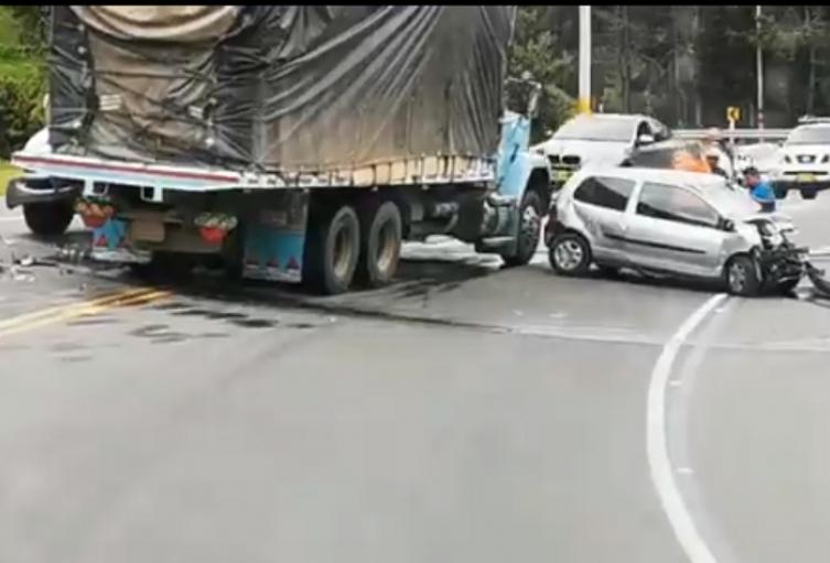 Accidente en la vía Bogotá - La Calera