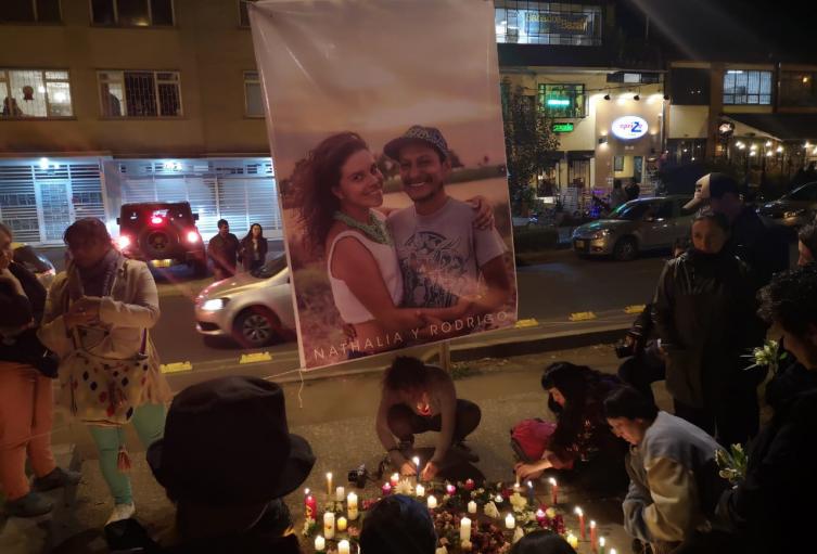 Velatón por la muerte de Nathalia Jiménez y Rodrigo Monsalve en Bogotá