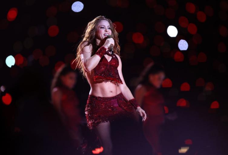 Shakira da clases de baile Shakira da clases de baile