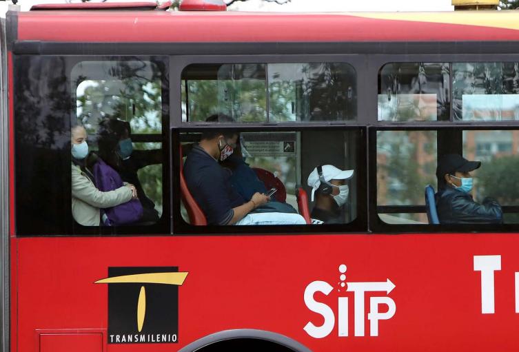 Uso de tapabocas en Transmilenio