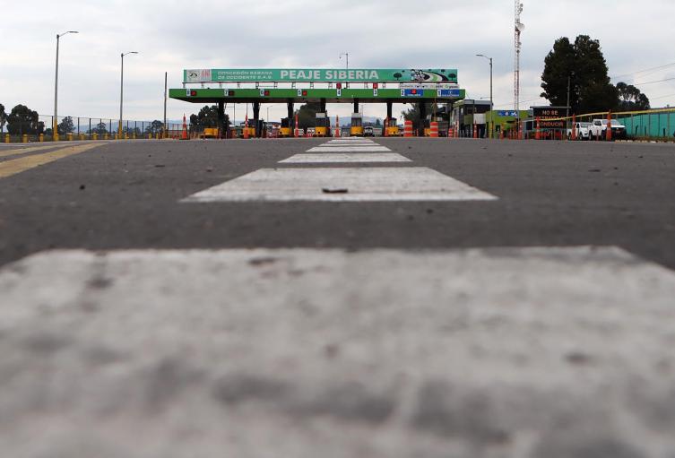 Carretera en peaje de la calle 80 - Bogotá