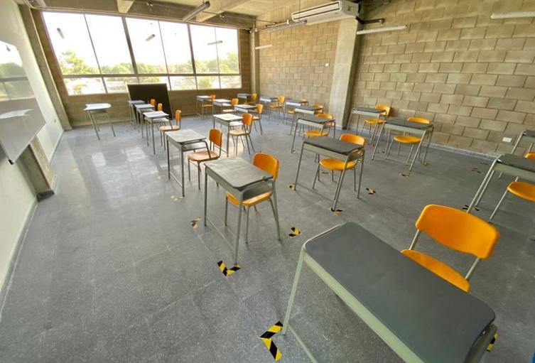 Salón en un colegio Salón en un colegio