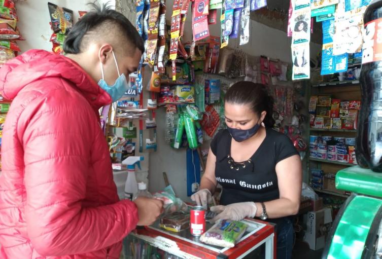 Atendiendo clientes