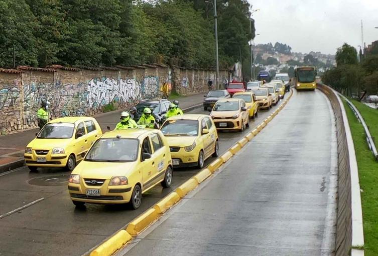 Taxistas: plan tortuga en Bogotá