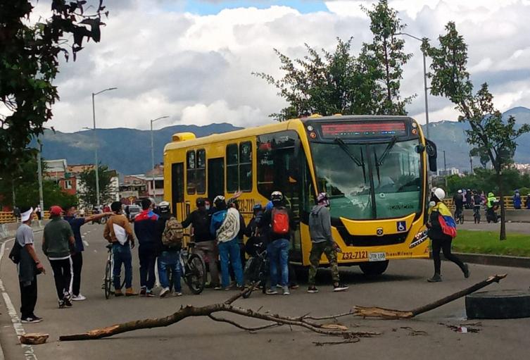 Bus vandalizado en Bogotá
