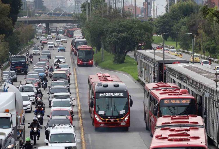 Más de 320.000 vehículos saldrán de Bogotá en el puente de festivo Más de 320.000 vehículos saldrán de Bogotá en el puente de festivo