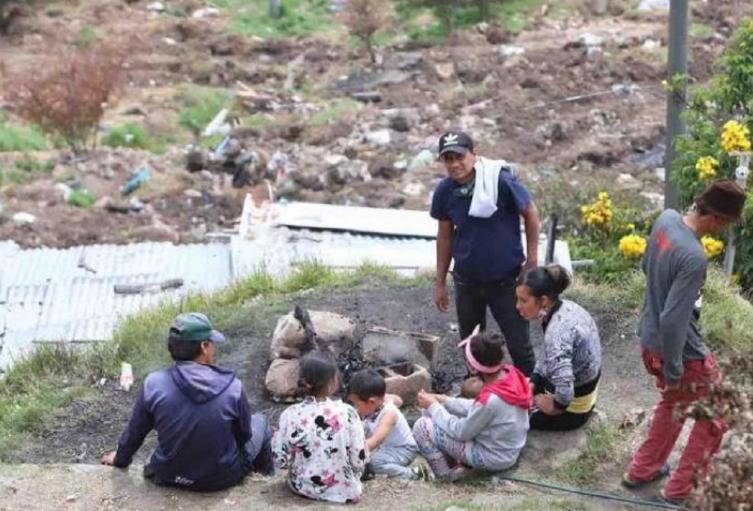Familias vulnerables viviendo en zonas de riesgo, en Bogotá