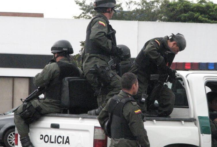 Balacera entre policías y rompevidrios 