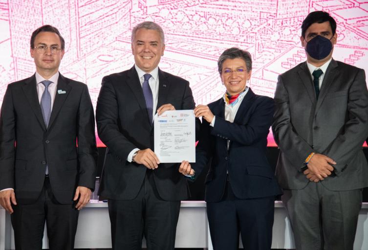 Presidente Iván Duque y alcaldesa Claudia López hablando del Metro para Bogotá