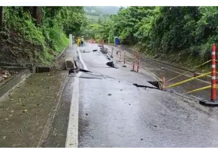 Esta cerrada la vía Apulo Tocaima kilómetro 38 por perdida de bancada