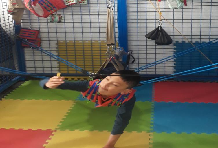 Niños con discapacidad son atendidos. 
