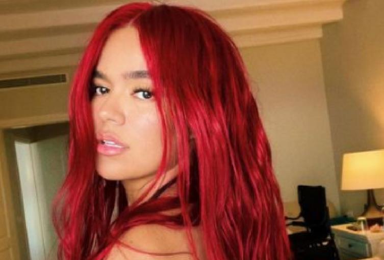 Karol G con el pelo rojo Karol G mostró más de la cuenta
