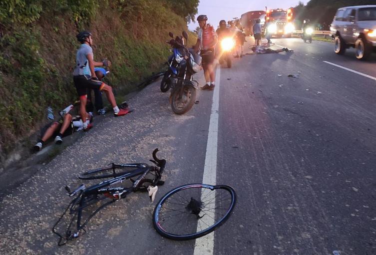 Ciclistas arrollados en vía Turbaco - Arjona
