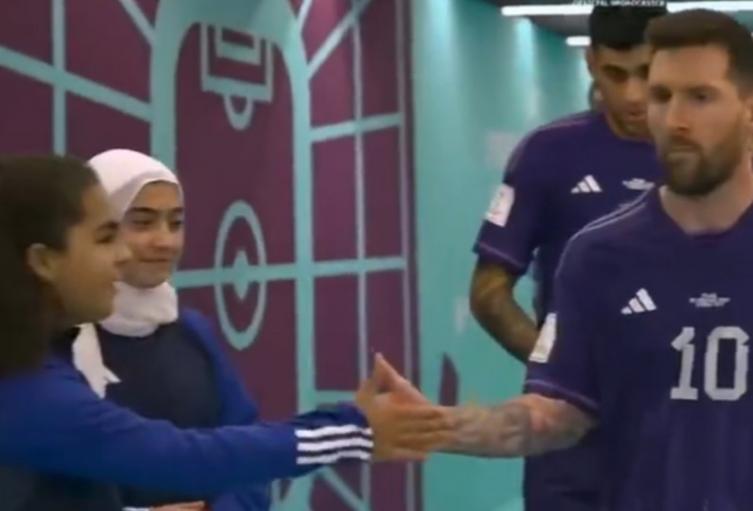 Reacción de los niños al ver a Messi en el mundial 