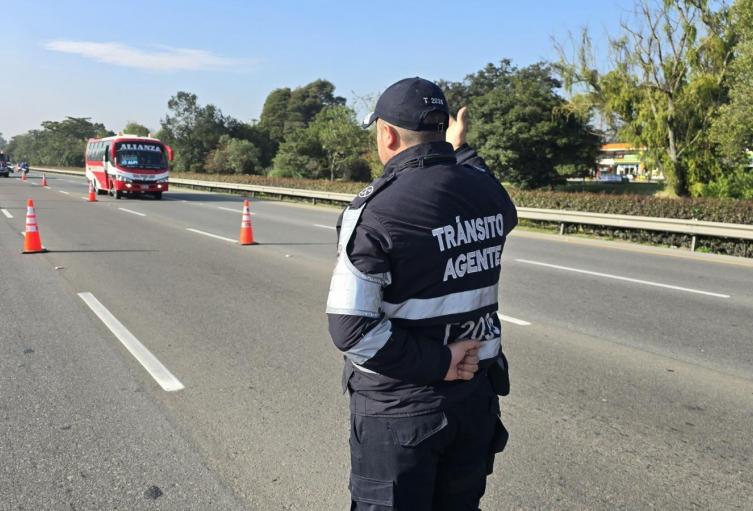 El cierre es para desarrollar obras de estabilización de un talud