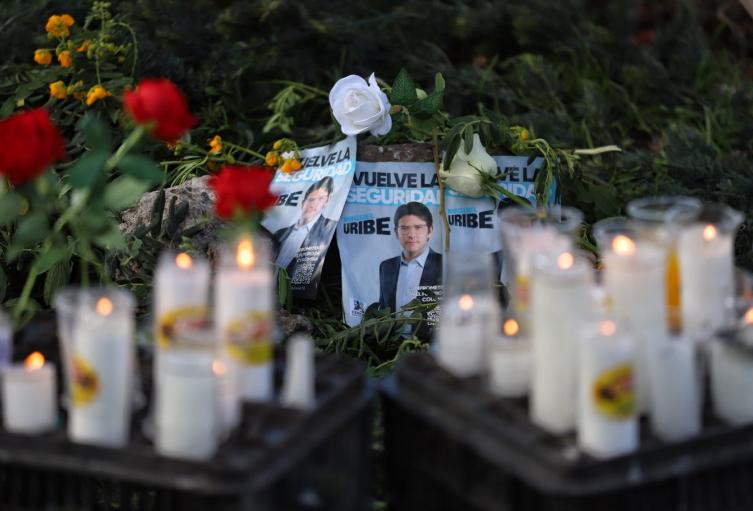 Velatón por la salud de Miguel Uribe Turbay en Modelia