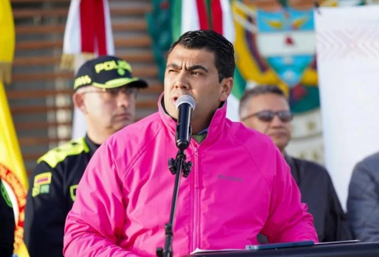 El alcalde Julián Sánchez 'Perico' habla de los más buscados de Soacha El alcalde Julián Sánchez 'Perico' habla de los más buscados de Soacha
