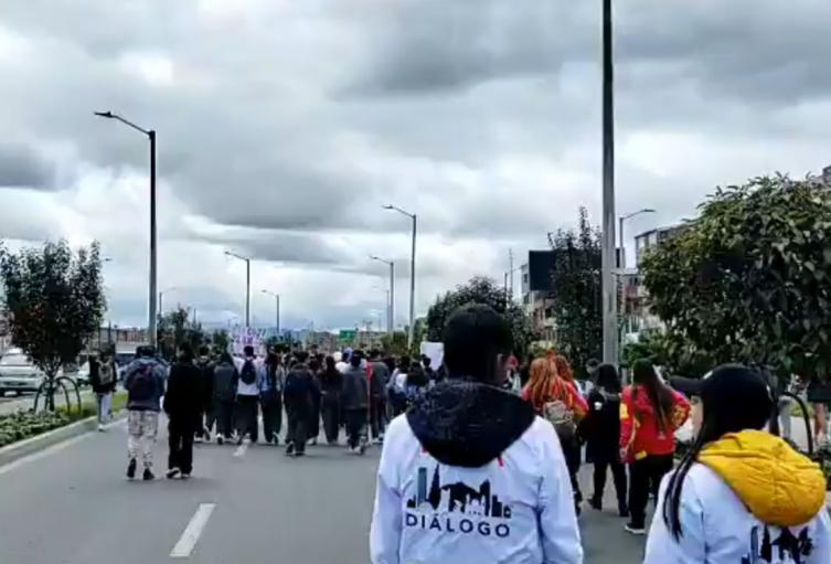 Bloqueo en la Av. Guayacanes afecta movilidad en el sur de Bogotá Bloqueo en la Av. Guayacanes afecta movilidad en el sur de Bogotá