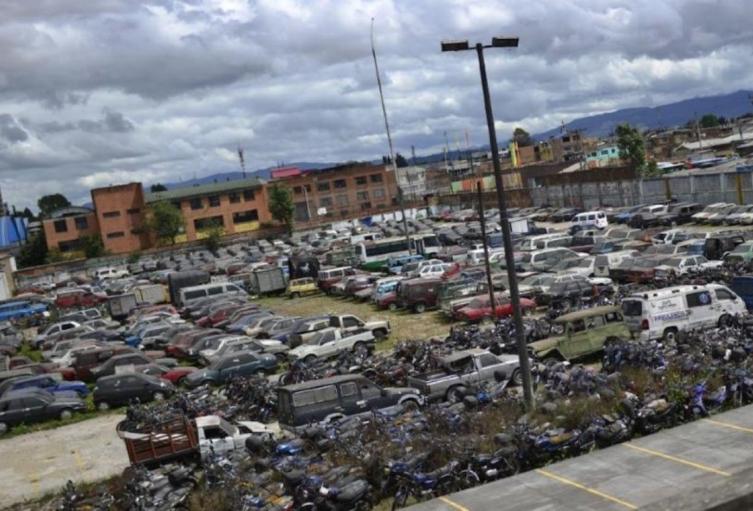 Chatarrización de vehículos abandonados en patios