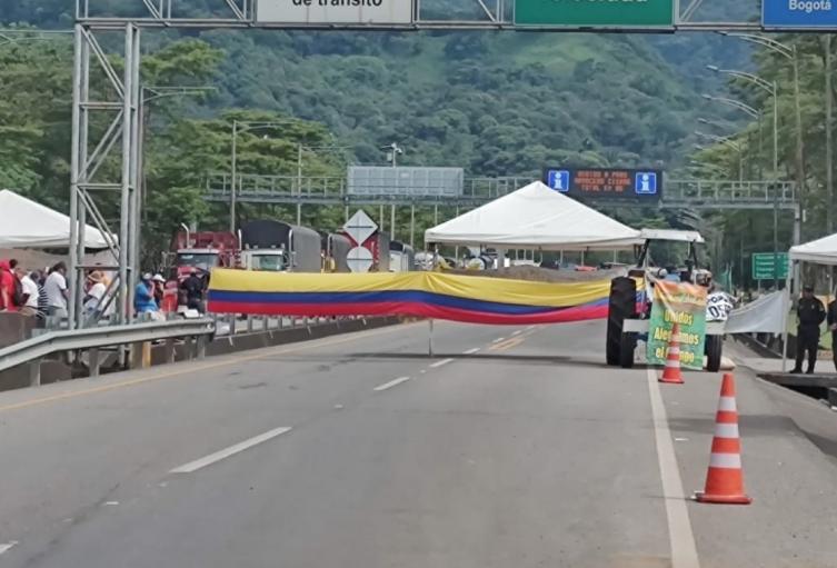 Cierre vía al Llano Cierre vía al Llano