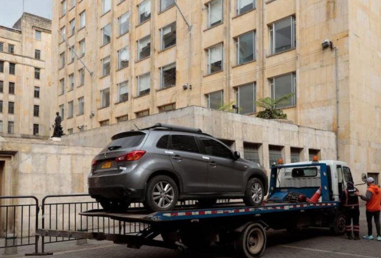 Malparqueados no aprendieron con multas: alcaldía Galán dio drástica orden Malparqueados no aprendieron con multas: alcaldía Galán dio drástica orden