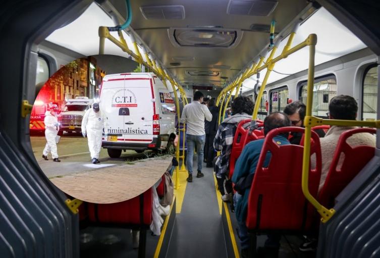 Hombre muere tras pelea en TransMilenio Hombre muere tras pelea en TransMilenio