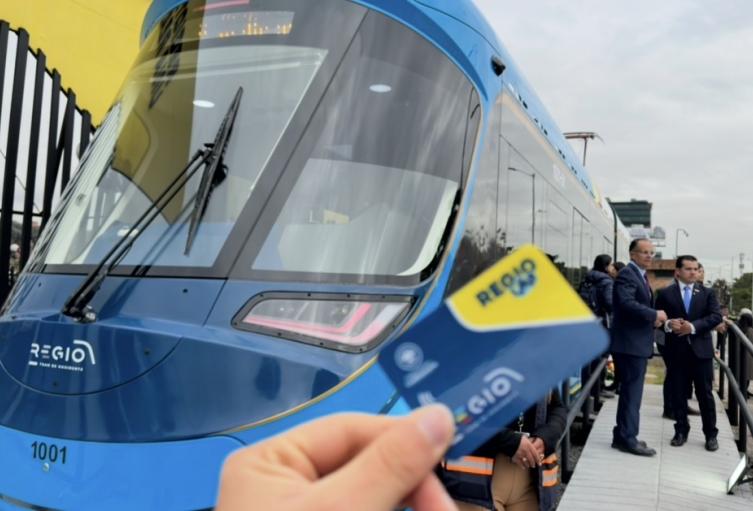 Vagón del RegioTram de Occidente