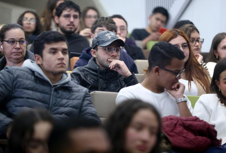 No hay excusa para no estudiar. No hay excusa para no estudiar.