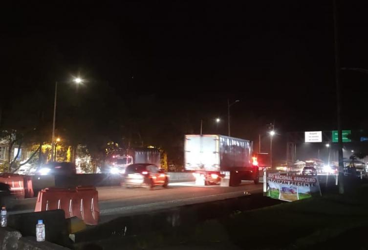 Cierre de la vía al Llano por el paro arrocero Cierre de la vía al Llano por el paro arrocero