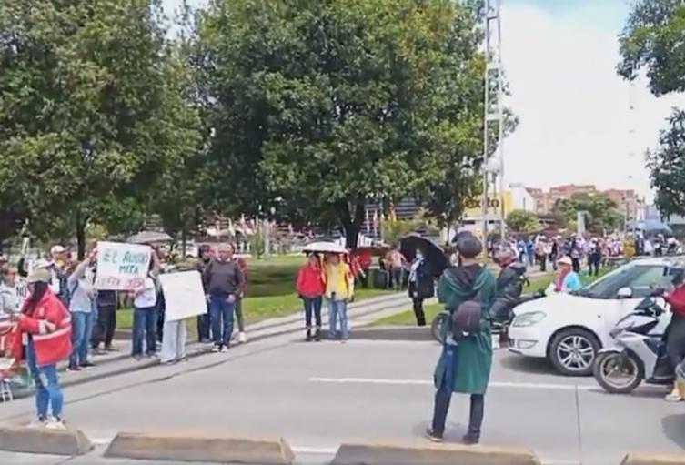 Protesta en la avenida El Dorado Protesta en la avenida El Dorado