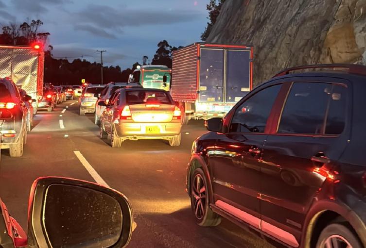 Trancón en vía Girardot-Bogotá el 20 de julio de 2025 Trancón en vía Girardot-Bogotá el 20 de julio de 2025