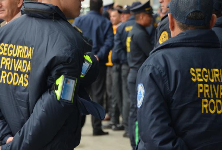 Vigilantes y guardas de seguridad Vigilantes y guardas de seguridad