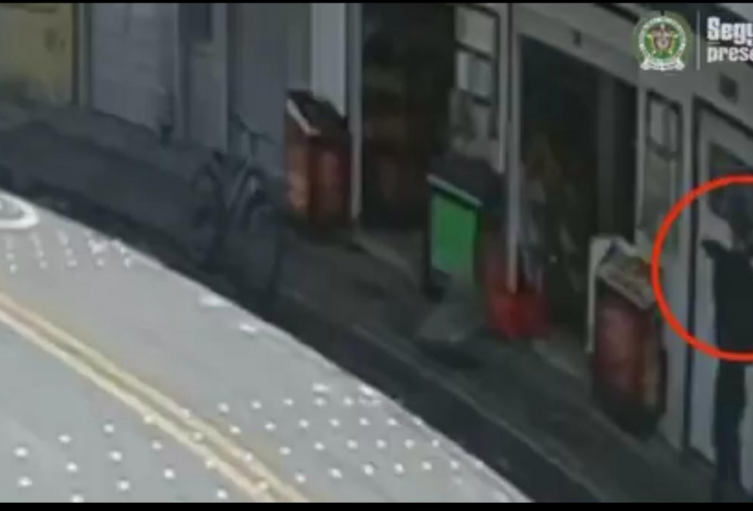Vecinos alertaron a la Policía de Bogotá del hombre que paseaba con arma ilegal y dinero robado