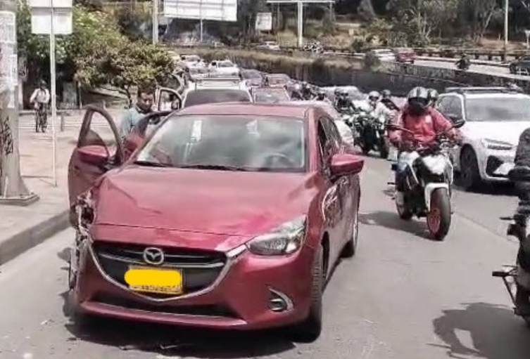 Un taxi y un carro chocaron en la Av. Suba; el tráfico anda a paso de tortuga Un taxi y un carro chocaron en la Av. Suba; el tráfico anda a paso de tortuga