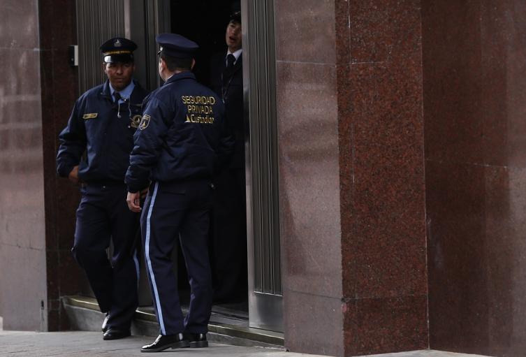 Cobro mínimo de empresas de seguridad por vigilancia 24 horas
