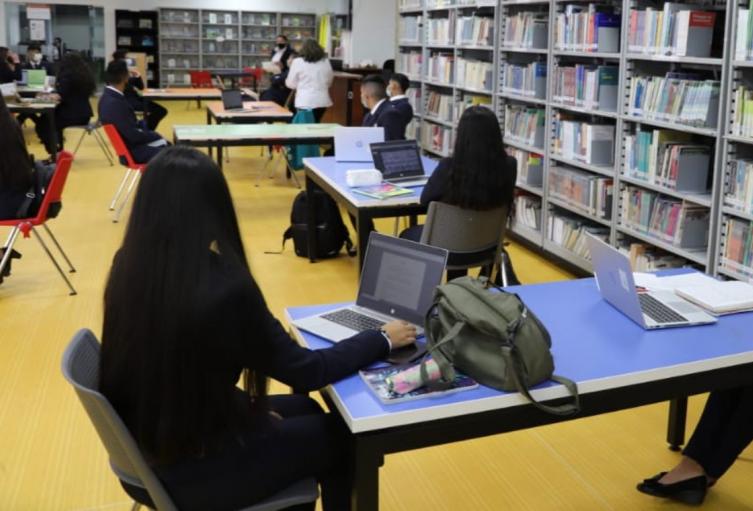 Abren nueva convocatoria para el SENA Estudiantes del SENA en una de sus aulas