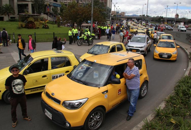 Taxistas protestan por proyecto de ley Taxistas protestan por proyecto de ley