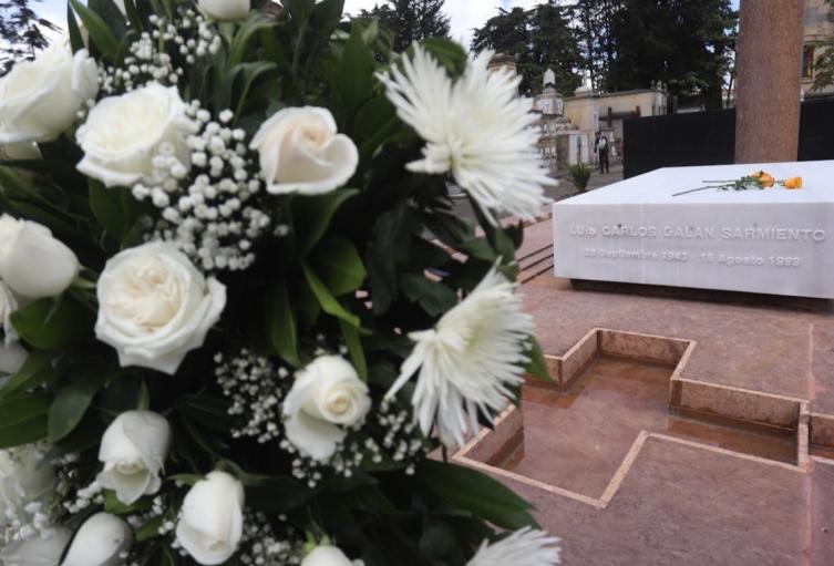 Homenaje a Luis Carlos Galán Sarmiento en el cementerio Central