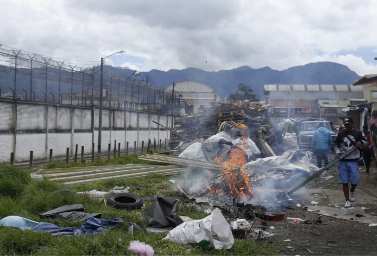 Operación relámpago en Puente Aranda: le pusieron orden al desorden del espacio público Operación relámpago en Puente Aranda: le pusieron orden al desorden del espacio público