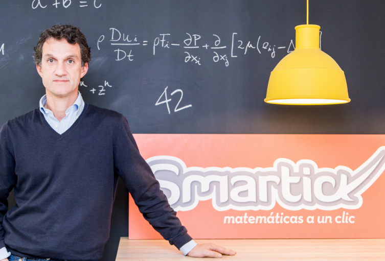 En Bogotá los estudiantes ahora aprenden matemáticas con ayuda de un profe digital En Bogotá los estudiantes ahora aprenden matemáticas con ayuda de un profe digital