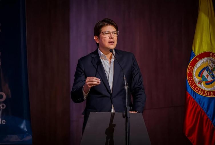 El Congreso se alista para la llegada del cuerpo del senador Miguel Uribe Turbay El Congreso se alista para la llegada del cuerpo del senador Miguel Uribe Turbay